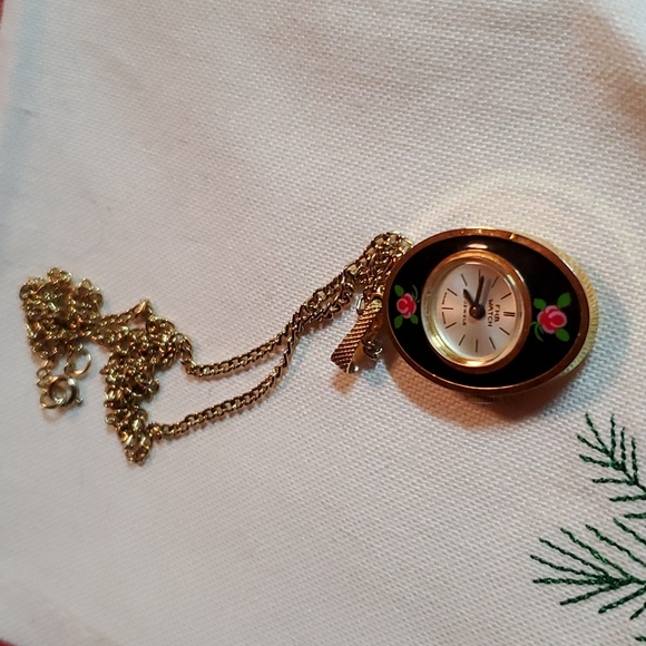Mechanical 1940s Gold Swiss watch